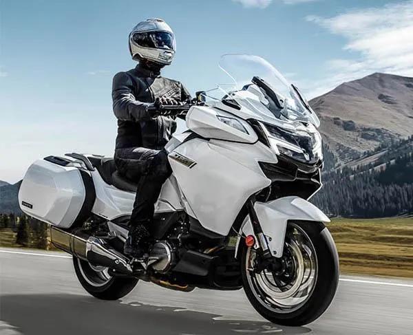 杭州头条#备受瞩目的国产公升级休旅摩托车春风1250tr