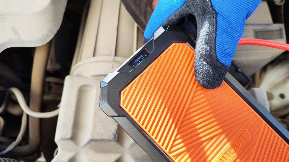 北方有车一族冬天必备的Autowit汽⻋应急电源