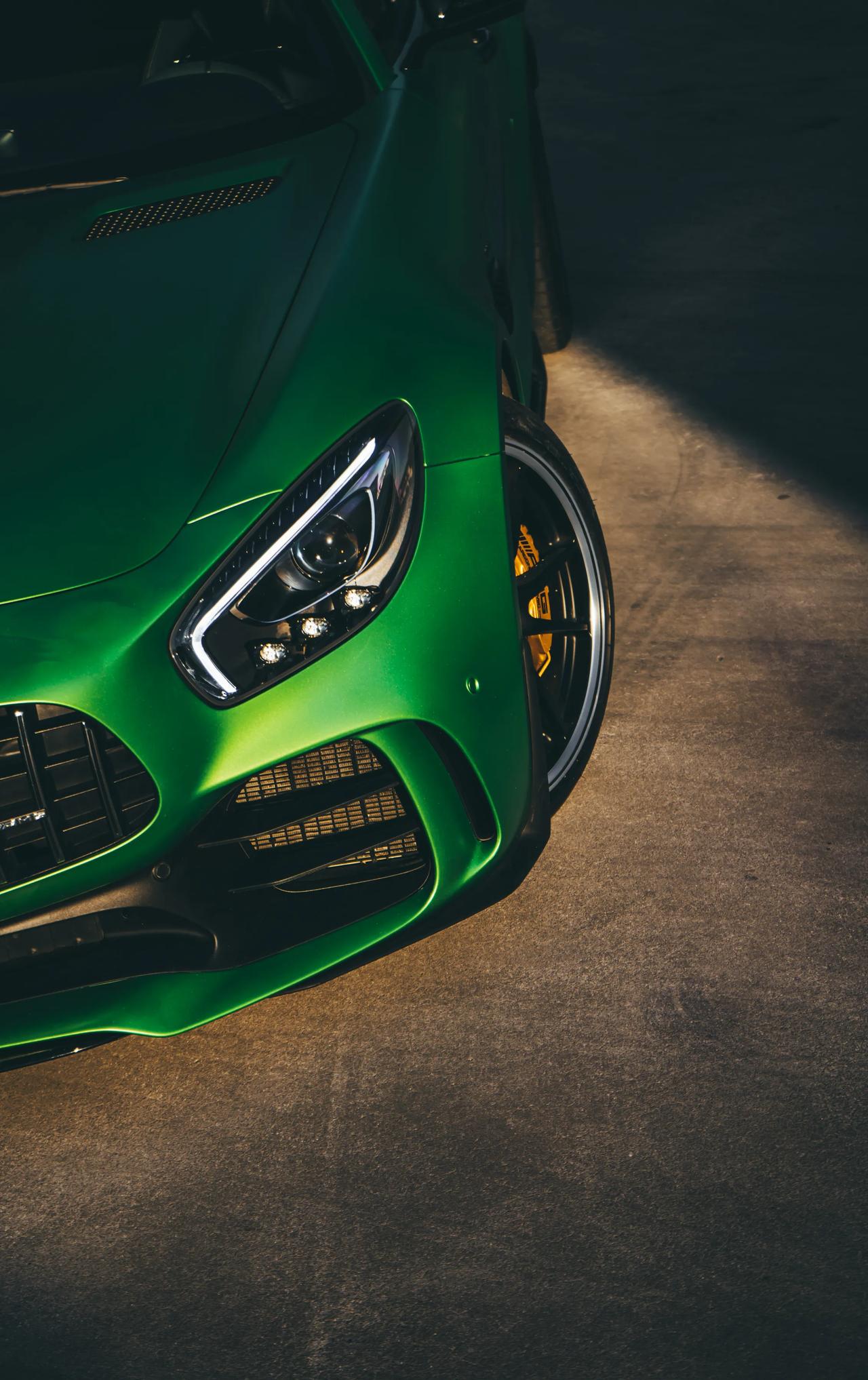奔驰绿魔amg gt r 目前二级市场这个价位还有保时捷99