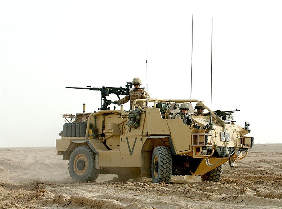 豺狼hmt 400-这是一辆7.6吨重的高机动性装甲车,该车