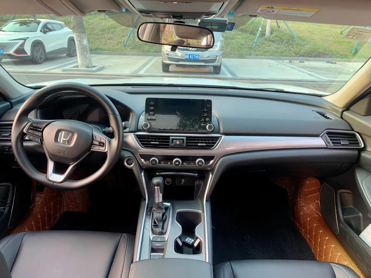 本田雅阁上牌日期:2021年3月车辆车型:轿车车辆产地