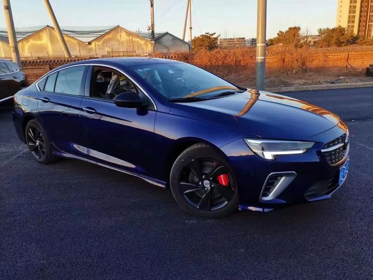 包牌车-别克君威gs 最满意外观真的非常漂亮,蓝色的外观