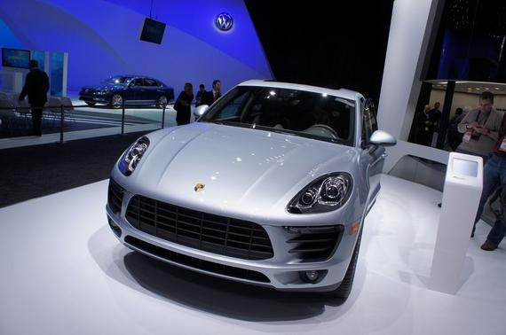 2021年,保时捷全球销量是301,9