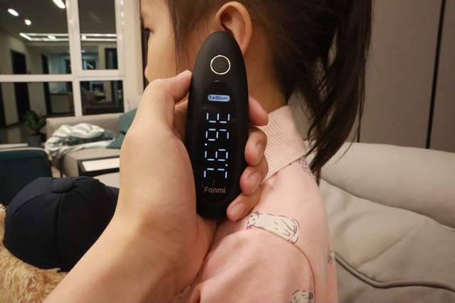 快人一步测体温？准确快速，凡米鼓膜耳温枪体验