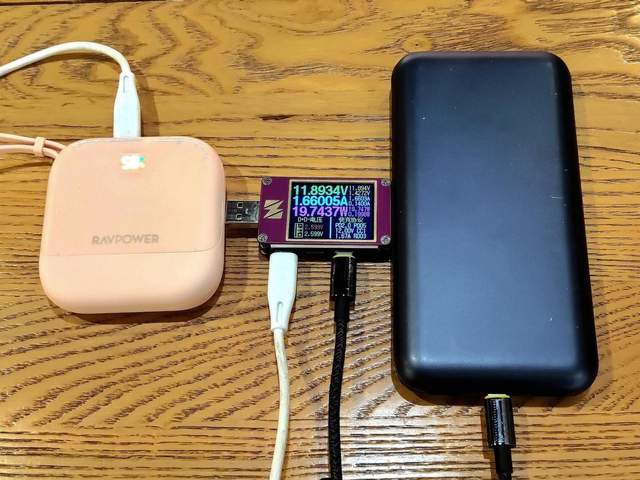 RAVPower自带线充电宝：圆润怡人设计，专为女性用户贴心而打造