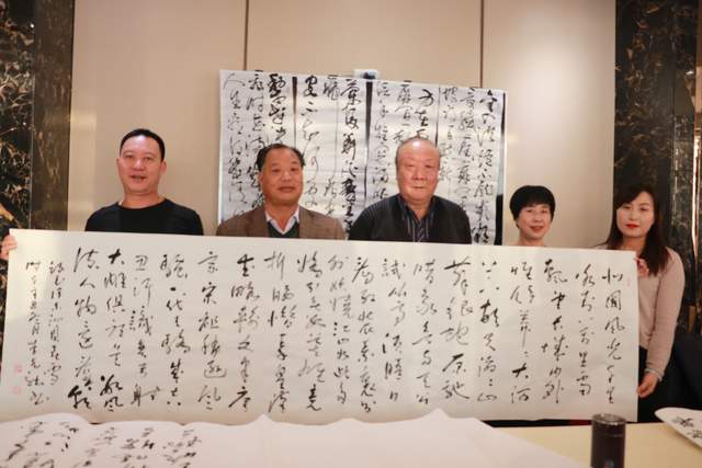 平凉资深书画家走进企业挥毫泼墨开展联谊活动在红泉酒店举行