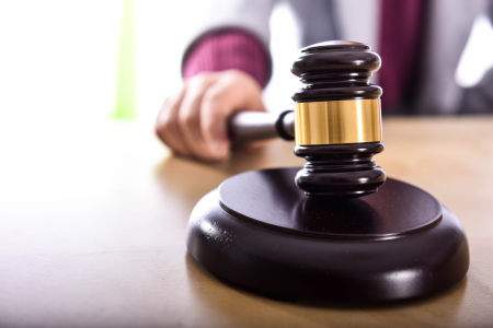 辅警为帮助他人立功告知同事接到醉驾报案后马上出警获不起诉