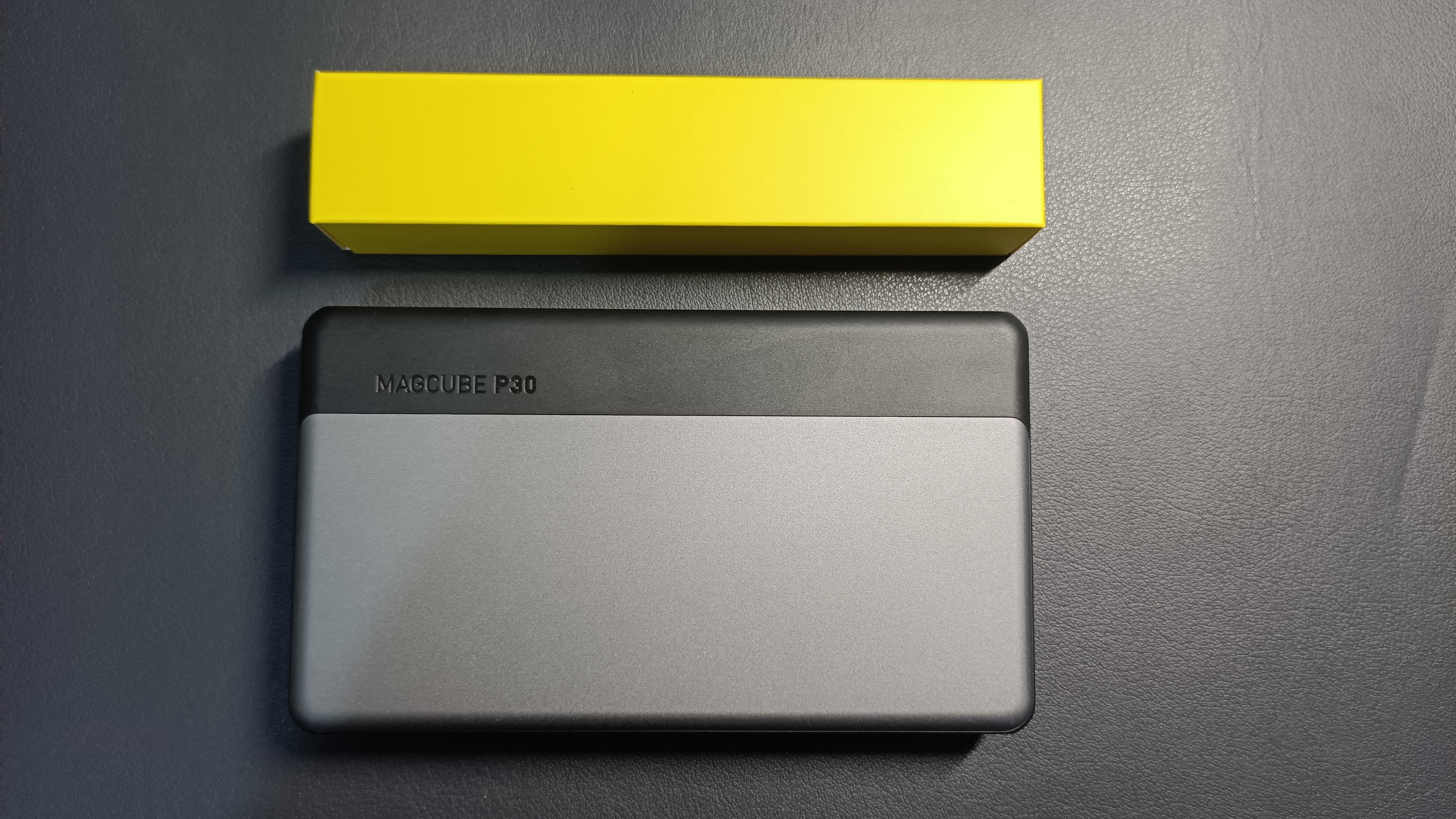 给笔记本充,双100W快充的Aohi充电宝!电芯10年不坏,出差福音