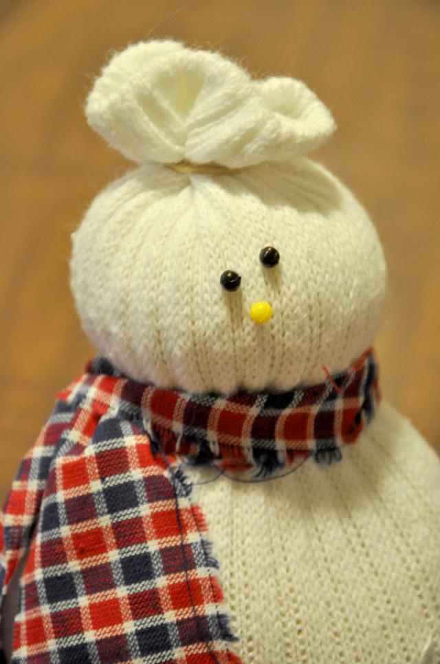 幼兒園聖誕創意手工，用襪子做的雪人，和孩子一起做完送給長輩！