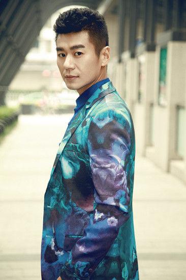 2001年徐佳首次出演电视剧《芝麻开门》,剧中他扮演朱永军的角色,从此