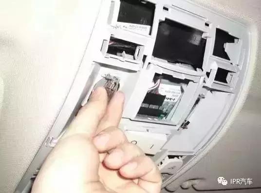奥迪a6油箱盖打不开(18款奥迪a6油箱盖打不开怎么处理)