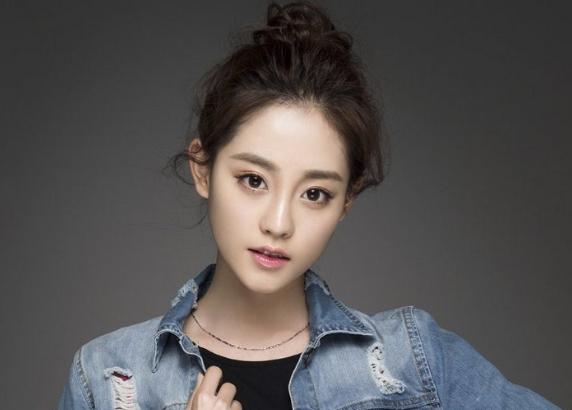 祝绪丹出生于黑龙江齐齐哈尔,毕业于中央戏剧学院.