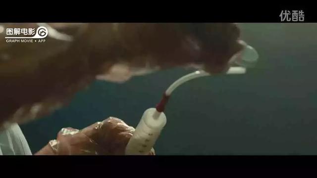 医生示范身体乳