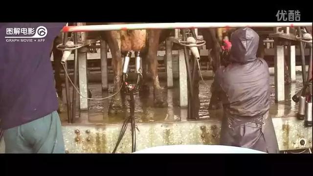 医生示范身体乳