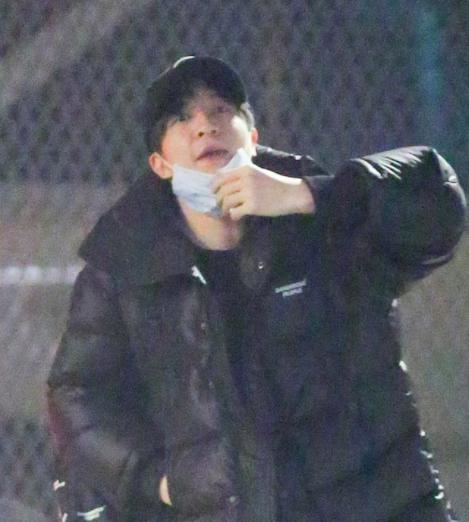 薛之谦打招呼表情包（薛之谦打招呼的图片）