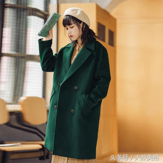 深绿色配什么颜色好看