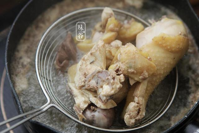 茶树菇煲鸡汤