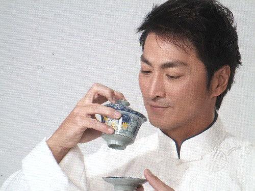 侯炳莹结婚了吗(侯炳莹老公是谁)-星座梦城