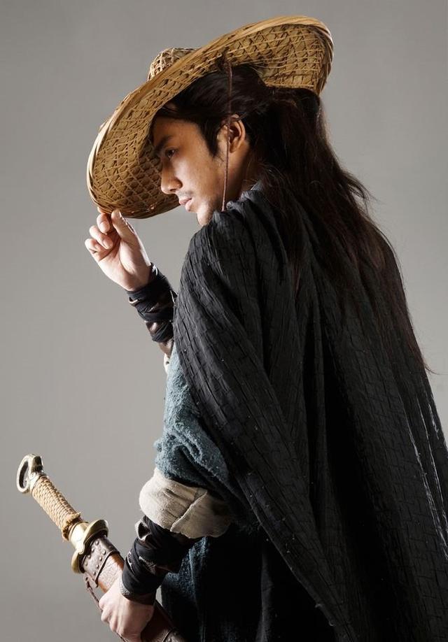 十步杀一人不留行的诗句(十步杀一人千里不留霸气的