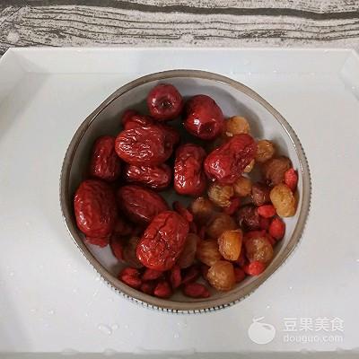 瘦肉炖什么补血？