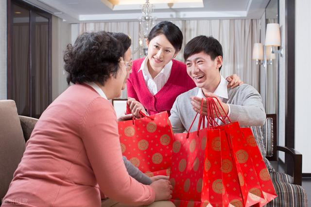 過年給親戚長輩送什麼禮物好？掌握5大原則，送到對方笑容滿滿