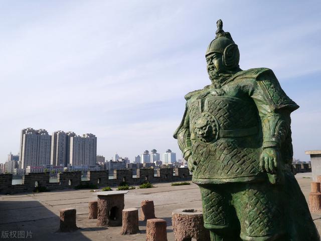 赵构为什么要杀岳飞:赵构为什么杀岳飞？从赵构的角度出发，岳飞必须得杀