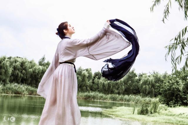 狐狸精榨汁之旅胡璃txt下载(妖女哪里逃txt下载八零电子书)