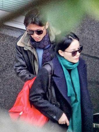 51岁李亚鹏再当爸！王菲“满脸的嫌弃”成全了老李“双重的幸福”
