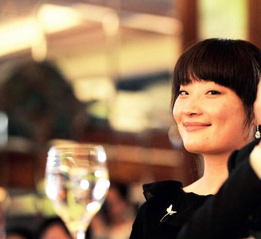 “娃哈哈公主”宗馥莉成功接班，38岁身价百亿，至今单身不婚成谜