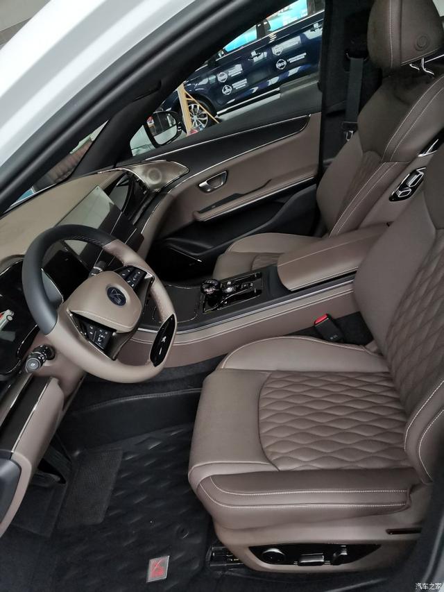 比亚迪 汉 的空间是真的大！
