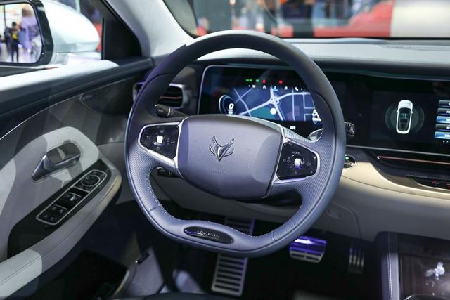 国产电车：极狐阿尔法S，续航可达708公里，颜值与实力并存