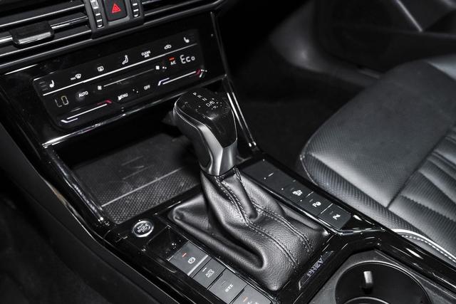 体验帕萨特PHEV 混动豪华版，轴距2871mm，油耗1.4L，值得入手吗？