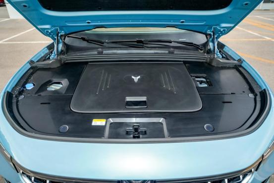 轴距近3米，总扭矩1040N·m，售价31.36万起，解析岚图FREE