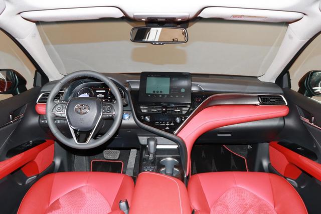 凯美瑞：外观好看，内饰有质感，搭载2.5L+E-CVT，适合家用