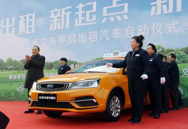 李书福放出大招，建议全面推广甲醇汽车，1公里2毛3分钟充满