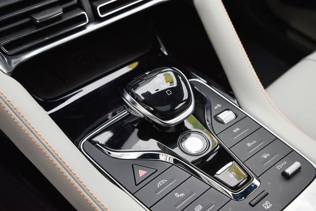 比亚迪总算憋出大招，年轻人也能轻松入手