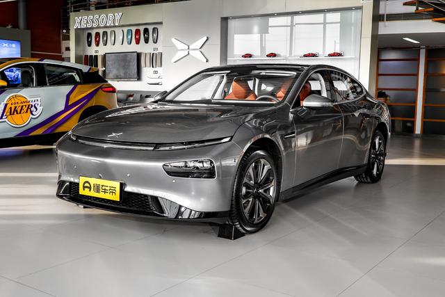 资讯小鹏P7进行OTA小范围公测，可支持记忆泊车路线分享