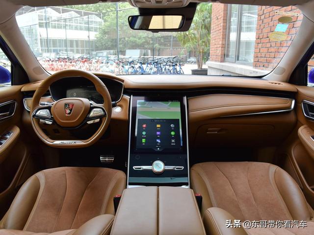 双电机四驱直流快充，内饰全是皮，养车费用低，实拍荣威MARVEL  X