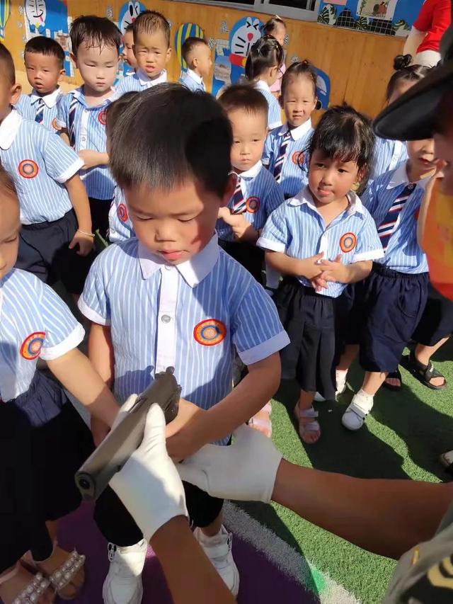 国庆节前，爱国主义教育进校园(幼儿园)