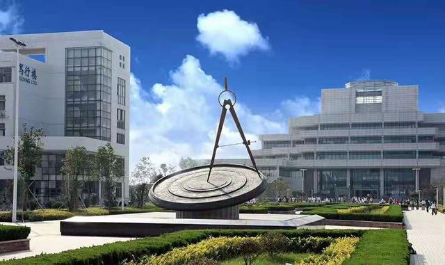 江苏一所高校宣布“改名”，新校名更霸气，学生：幸福来得很突然