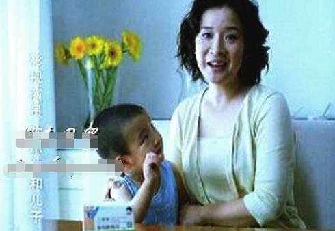 陈小艺母亲:52岁陈小艺“出轨门”后罕曝光，登央视身材发福差点认不出？