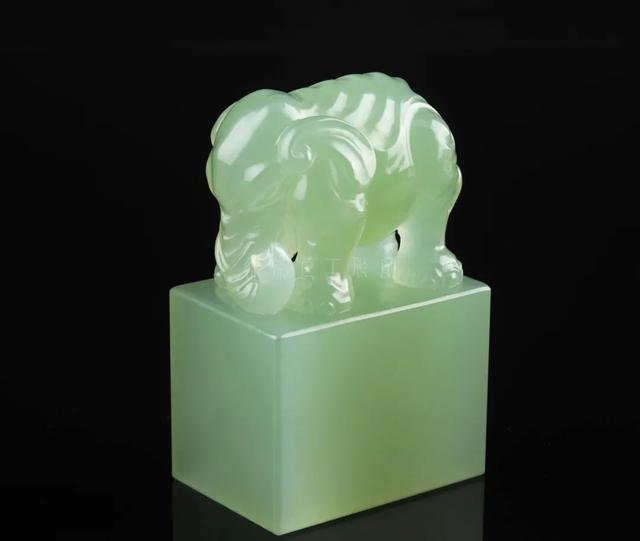 黄蜡石表面鱼鳞纹