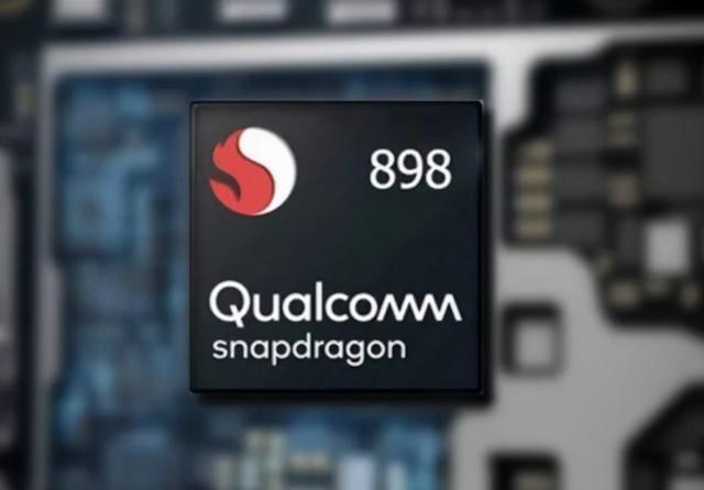 华为Mate50Pro渲染图，外观堪称质的飞跃，几乎100%屏占比