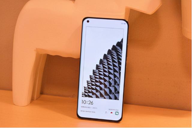 广州女孩子对这几款手机爱到痴狂！它们究竟有何过人之处