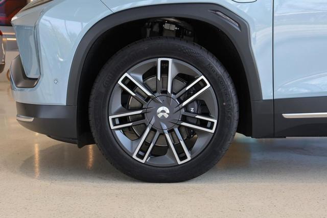 家用、运动两不误，续航610km，零百加速4.7秒，解析蔚来ES6