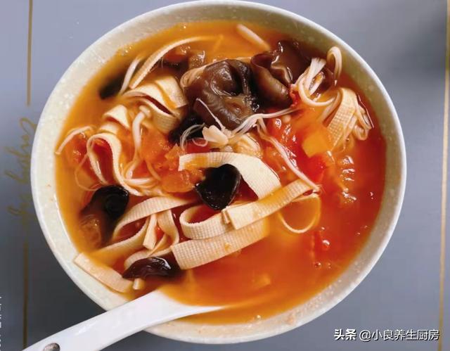 天一冷，常给孩子喝这汤，10分钟就上桌，营养极高，再贵也别省