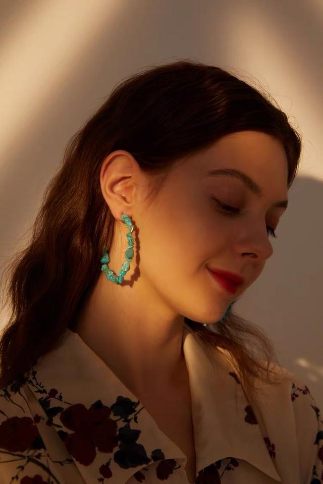 饰品与饰物怎么搭配（不同风格、脸型如何选饰品）