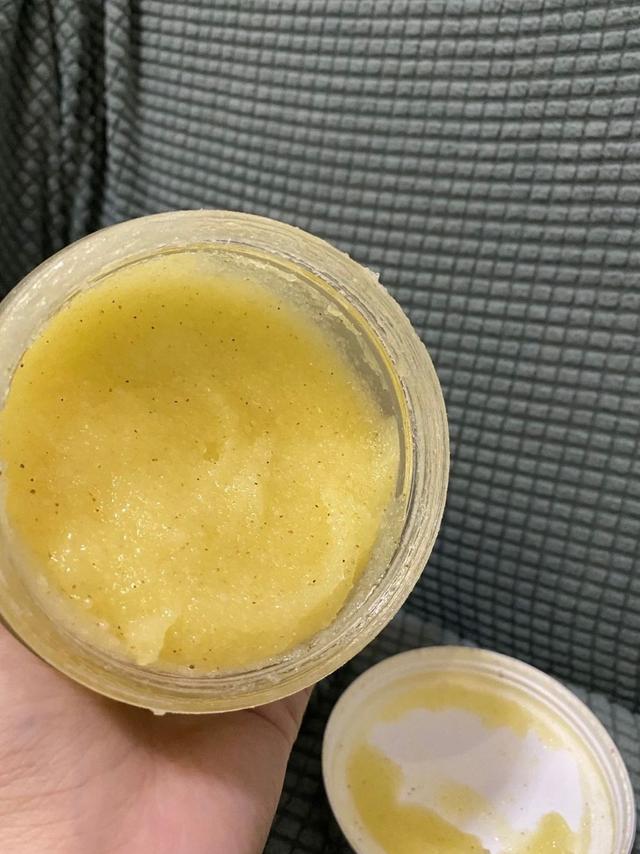 青春痘可以涂磨砂膏和身体乳吗