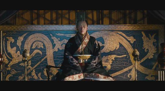 著名导演吴宇森执导的大电影《赤壁》,在戏中饰演了性格软弱的汉献帝