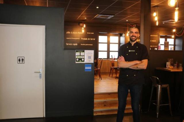 法国孕妈在披萨店生娃，耗时4分钟！老板：娃的披萨终生免费